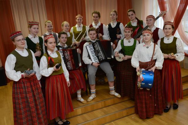 Tautas instrumentu orķestris ,,Ziķeri"